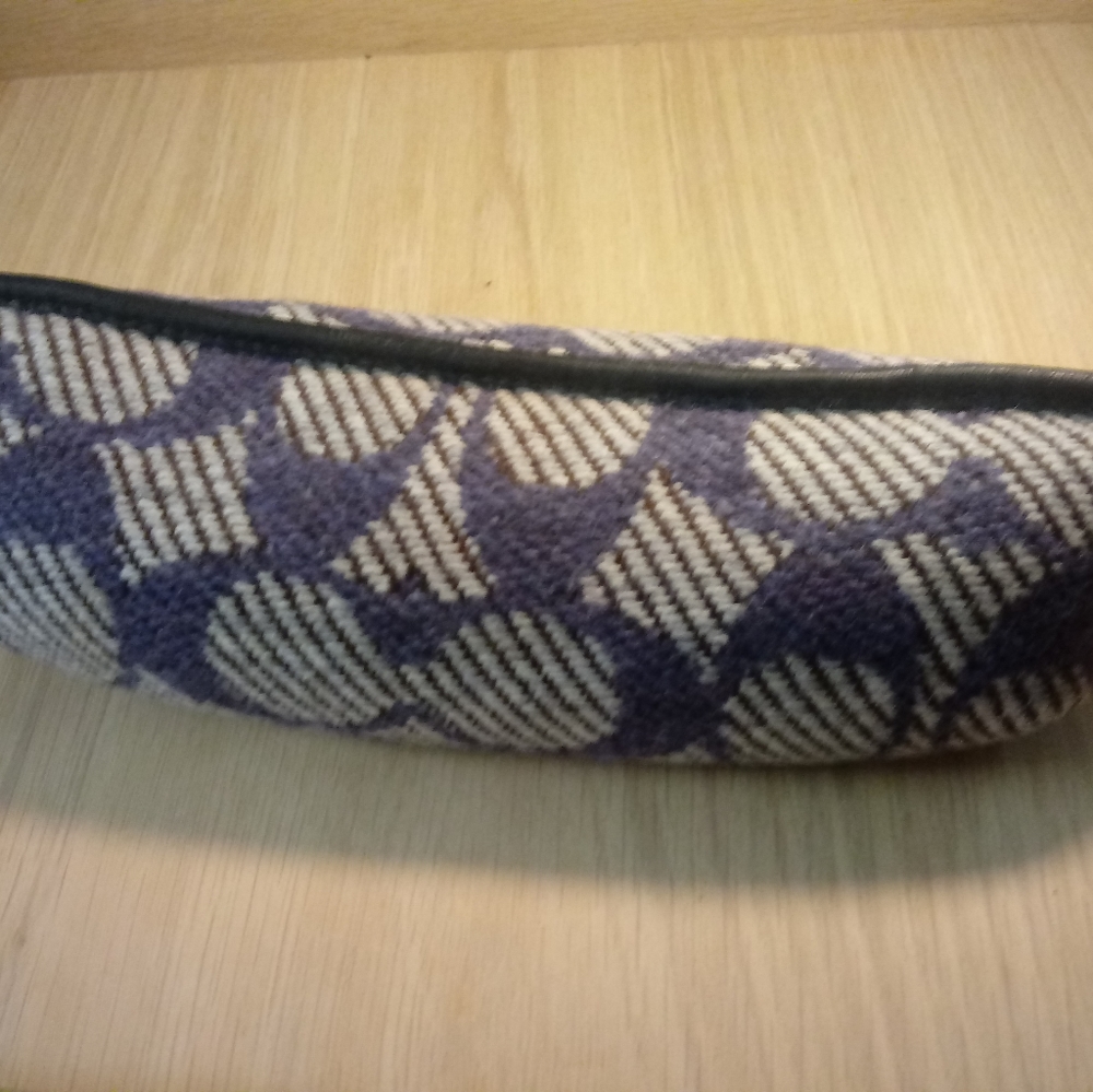 Blue coach sand weighted form keeper